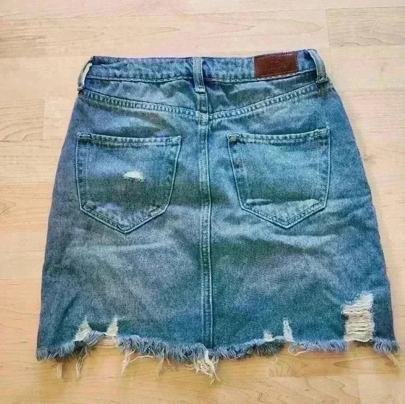 Hollister ultra high rise denim distressed skirt size 1 - Picture 2 of 5